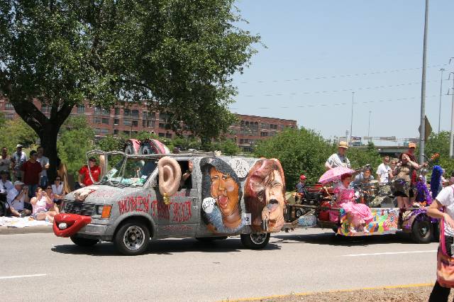 2006_ArtCar_3_Parade 343 